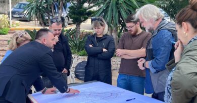 Oltion Çaçi në Ksamil me arkitektë dhe projektues: Planet për zhvillimin e perlës së Jonit
