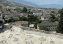 Rama ndan fotot: Drejt fundit ‘qilimi i gurtë’ në Gjirokastër