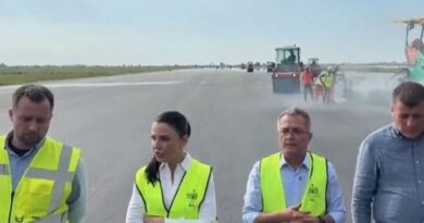 Balluku inspekton punimet në aeroportin ndërkombëtar të Vlorës: Do të respektohen afatet, fluturimi i parë më 8 maj